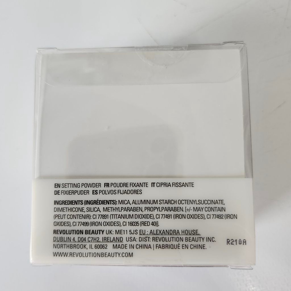 Makeup Revolution Conceal & Fix Loose Setting Powder Light Yellow - Picture 3 of 3